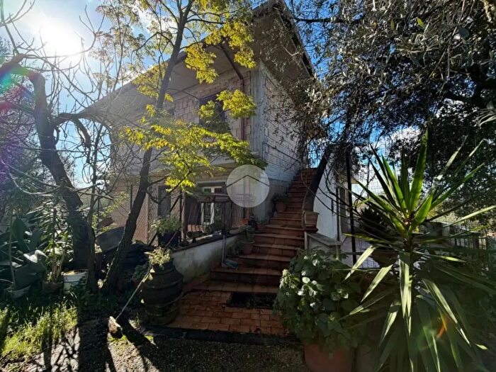 Appartamento trilocale in affitto in Via delle Querce, Fara In Sabina
