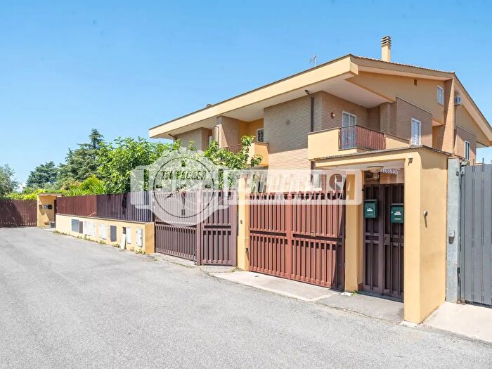 Casa in vendita in Via della Marranella di Marino C, Roma