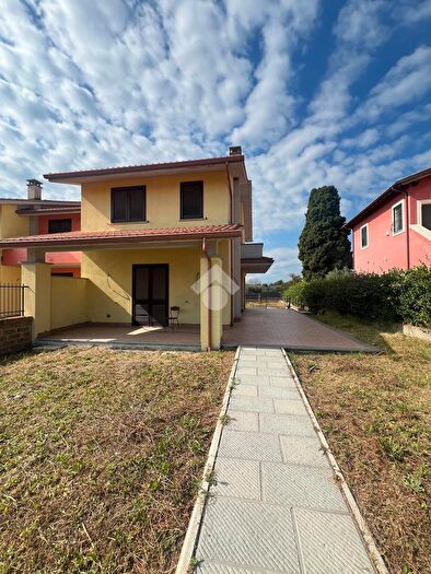 Casa con 5 locali in vendita in Largo Largo degli Oleandri, Civita Castellana