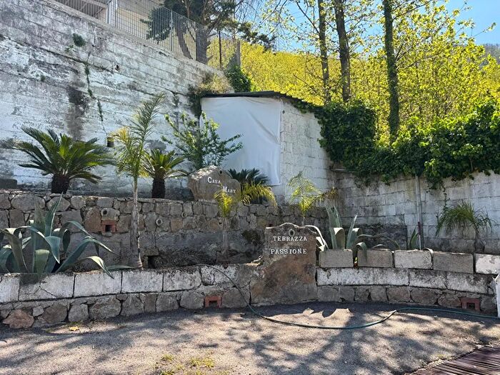 Casa con 7 locali in vendita in Via Esterna Chiunzi, Corbara