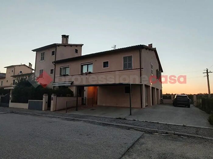 Appartamento trilocale in vendita in Via Luigi Einaudi, Castel Ritaldi
