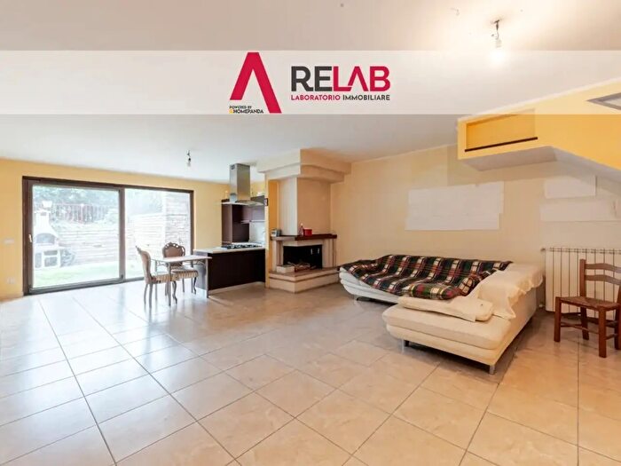 Casa con 8 locali in vendita in Via Caduti di Nassirya, Manziana