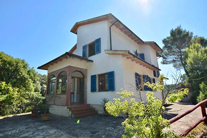 Casa con 9 locali in vendita in Monteverdi Marittimo Pisa, Monteverdi Marittimo