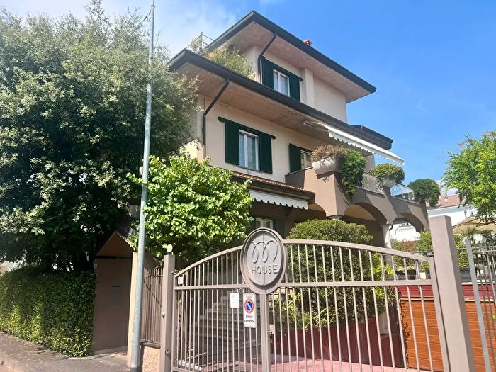 Casa con 9 locali in vendita in Via Zara, Cernusco Sul Naviglio
