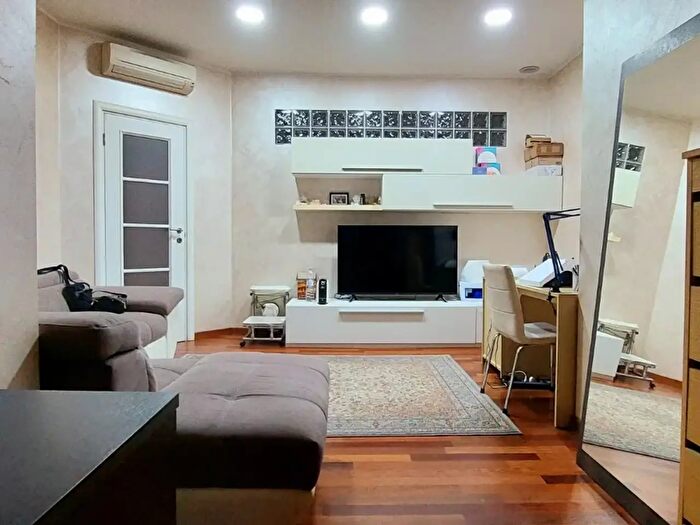 Appartamento trilocale in vendita in Via Federico Paolini, Roma