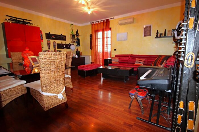 Appartamento trilocale in vendita in Via Lucania, Casamassima