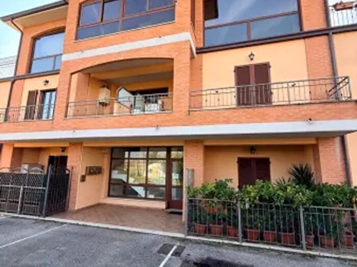 Appartamento trilocale in vendita in Via dellArce, Assisi