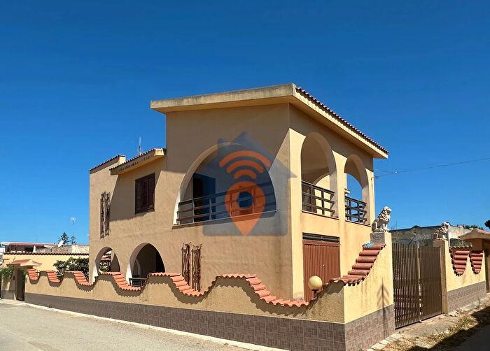 Casa con 9 locali in vendita in Via Castelvetrano, Castelvetrano