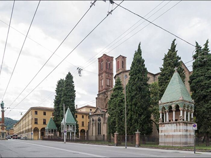 Appartamento quadrilocale in affitto in Piazza Marcello Malpighi, Centro Storico, Bologna