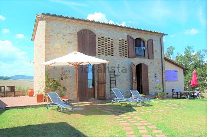 Casa con 6 locali in vendita in Buonconvento