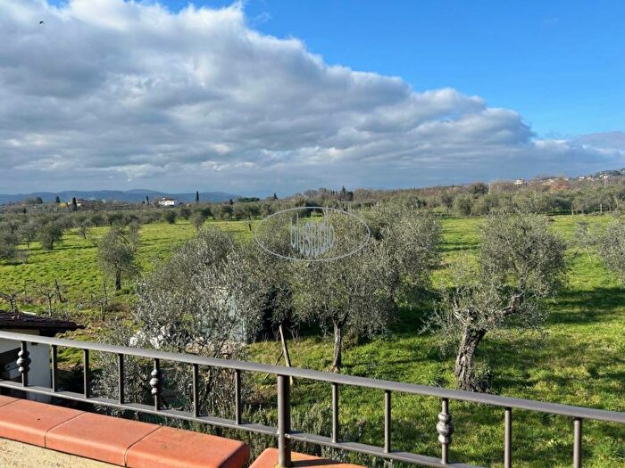 Casa con 6 locali in affitto in Centro, Reggello