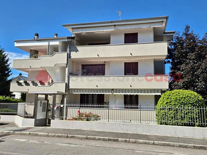 Appartamento trilocale in vendita in Via Giuseppe Garibaldi, Cerro Maggiore