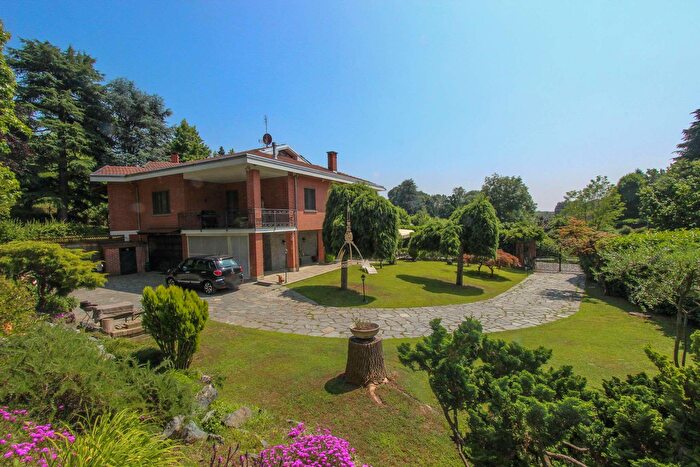 Casa con 10 locali in vendita in Strada Revigliasco, Moncalieri