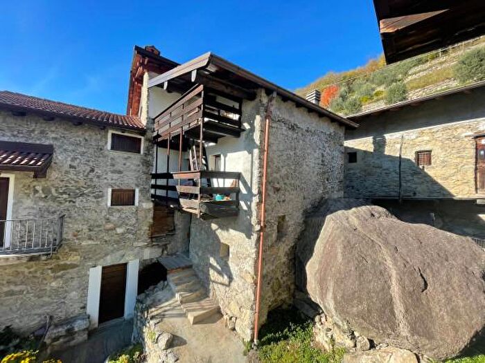 Casa bilocale in vendita in Via Mello, Traona