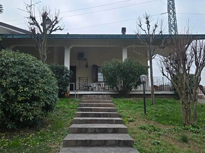 Casa con 6 locali in vendita in Sassuolo