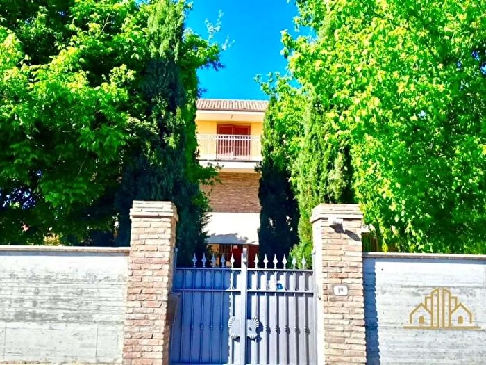 Casa con 7 locali in vendita in Voghera