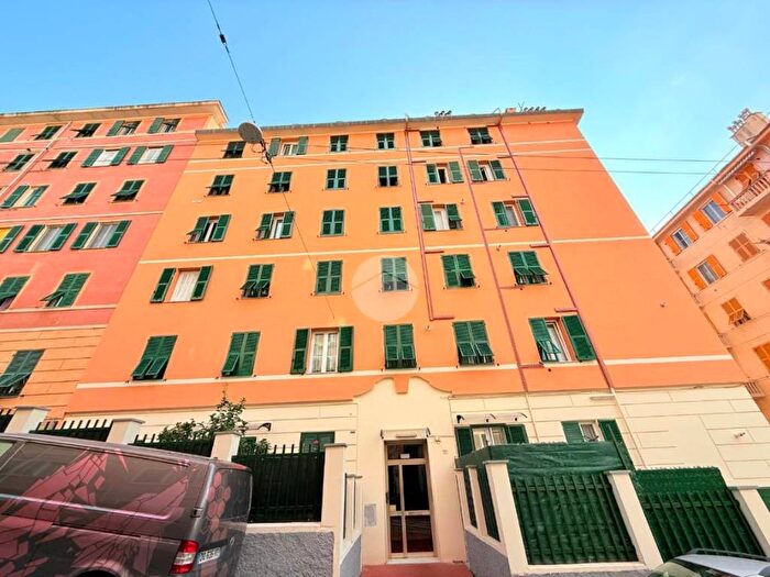 Appartamento trilocale in affitto in Via Andrea del Sarto, Sestri Ponente, Genova