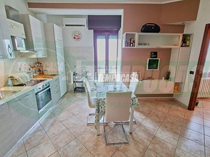 Appartamento trilocale in vendita in Via Como, Lainate