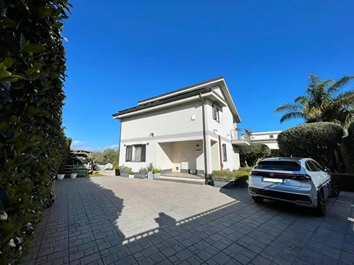 Casa con 6 locali in vendita in Via Portella Scirocco Snc, Altavilla Milicia