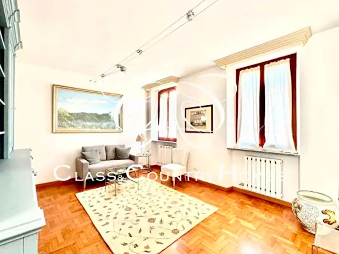 Appartamento trilocale in vendita in Via dellAmbrosiana, Milano