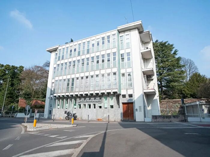 Appartamento trilocale in vendita in Via Italia, Albiate