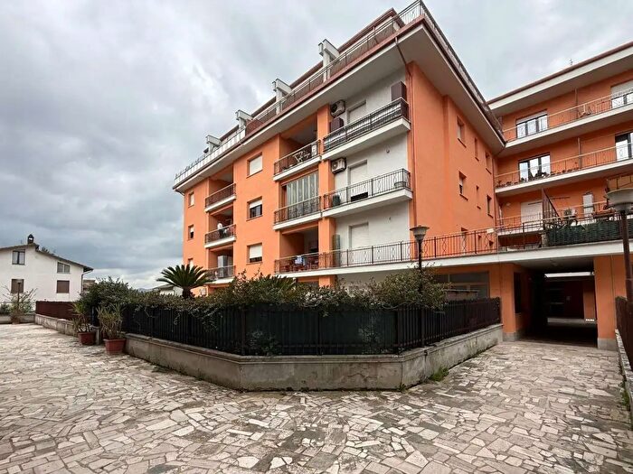 Appartamento trilocale in vendita in Via Antonio Rosmini, Corciano