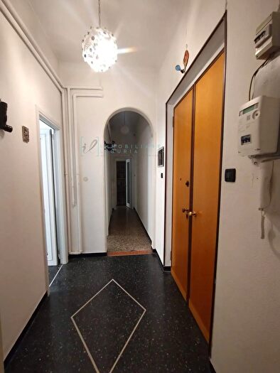 Appartamento quadrilocale in vendita in Via Cipro, Genova