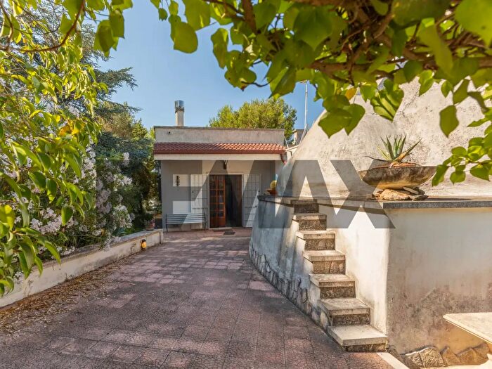 Casa con 8 locali in vendita in Via Monti del Duca, Martina Franca