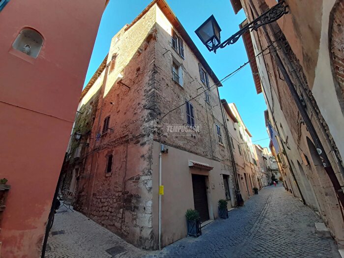 Appartamento trilocale in vendita in Vicolo delle Belle, Terracina