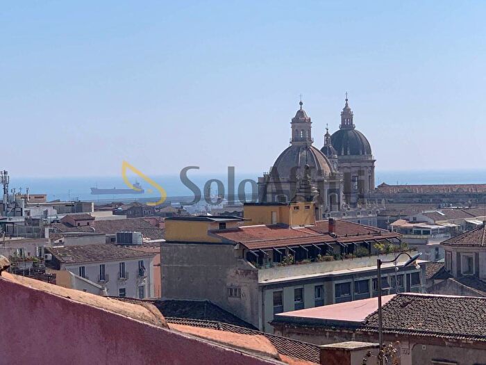 Appartamento bilocale in affitto in Salita San Camillo, Province Veneto, Catania