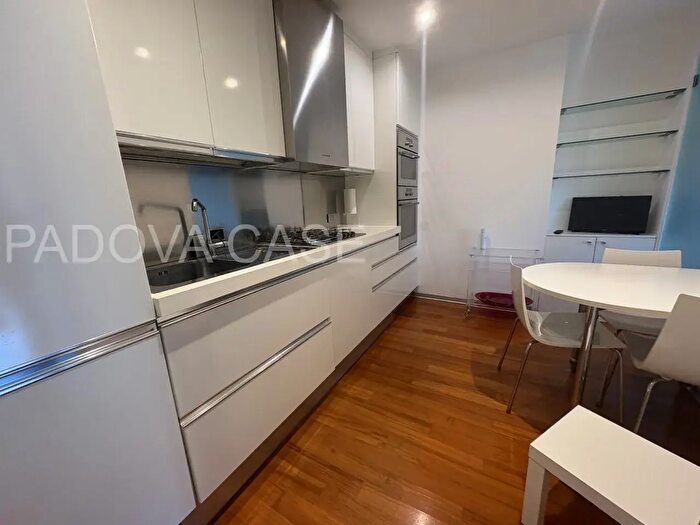 Appartamento trilocale in vendita in Corso Milano, Padova