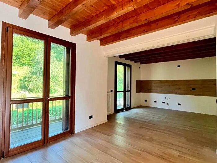 Appartamento bilocale in vendita in Via Padre Pio, Alta Valle Intelvi