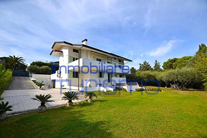 Casa con 6 locali in vendita in Riccione