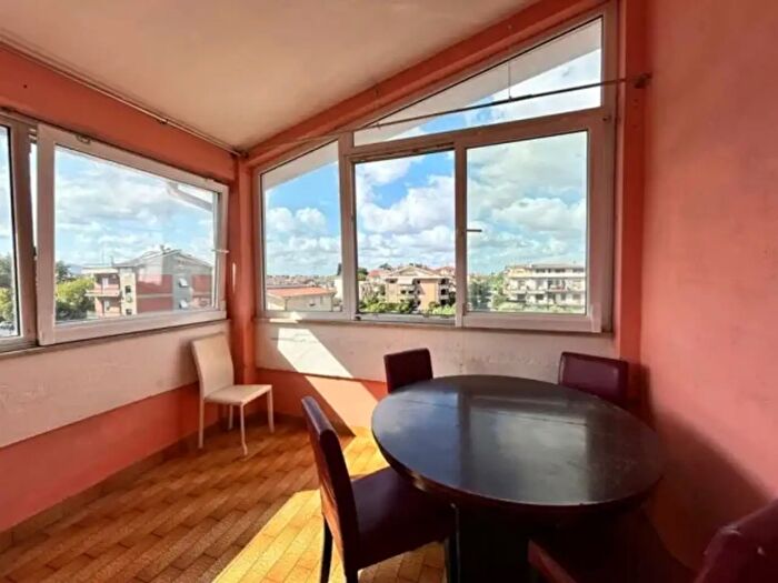 Appartamento trilocale in vendita in Via Cupello, Roma