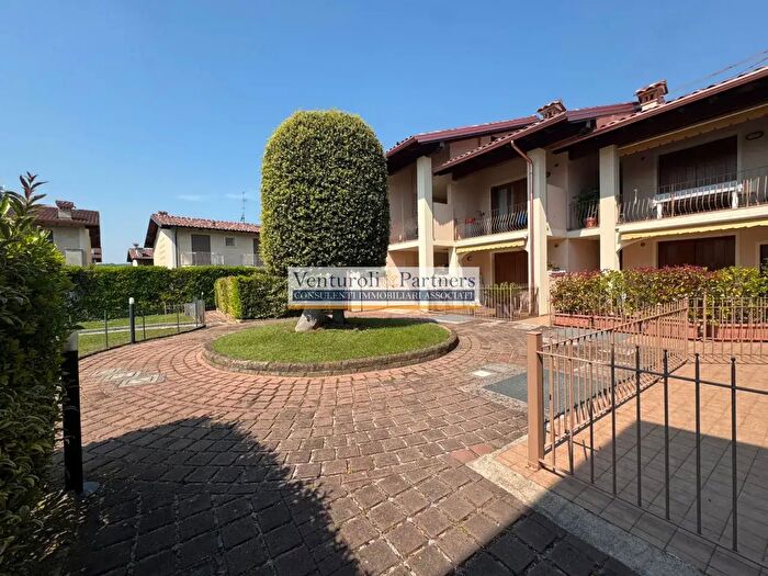 Appartamento bilocale in vendita in Via Dante Alighieri, Puegnago Sul Garda