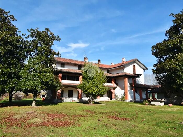 Casa con 5 locali in vendita in Largo Ivrea, Albiano D'Ivrea