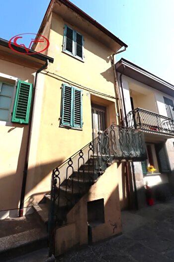 Casa con 6 locali in vendita in Via Zara, Bucine