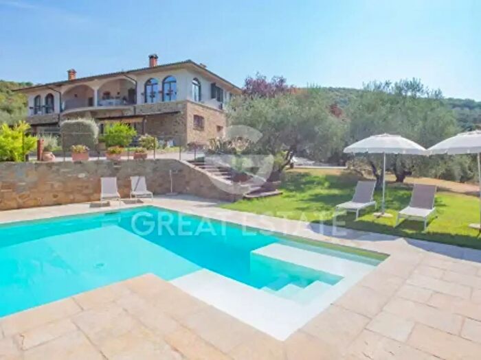Casa con 6 locali in vendita in Via dei Mandorli, Panicale