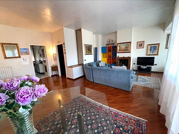 Appartamento con 6 locali in affitto in via Carlo Pisacane, Careggi Rifredi Dalmazia, Firenze
