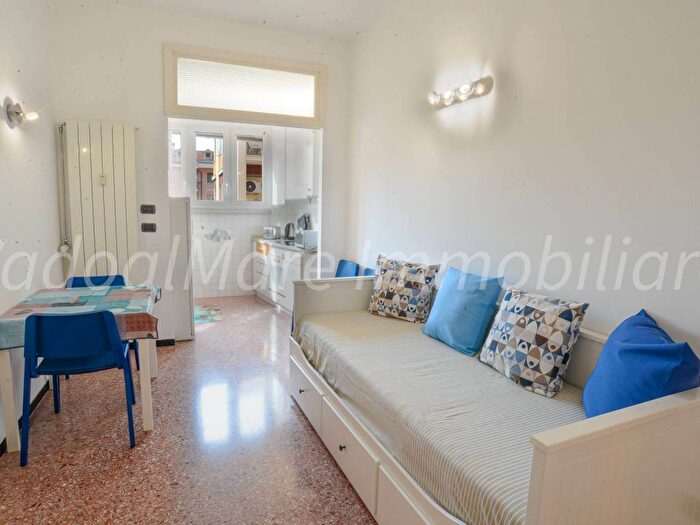 Appartamento bilocale in affitto in Via Carissimo e Crotti, Oltreletimbro Santa Rita, Savona