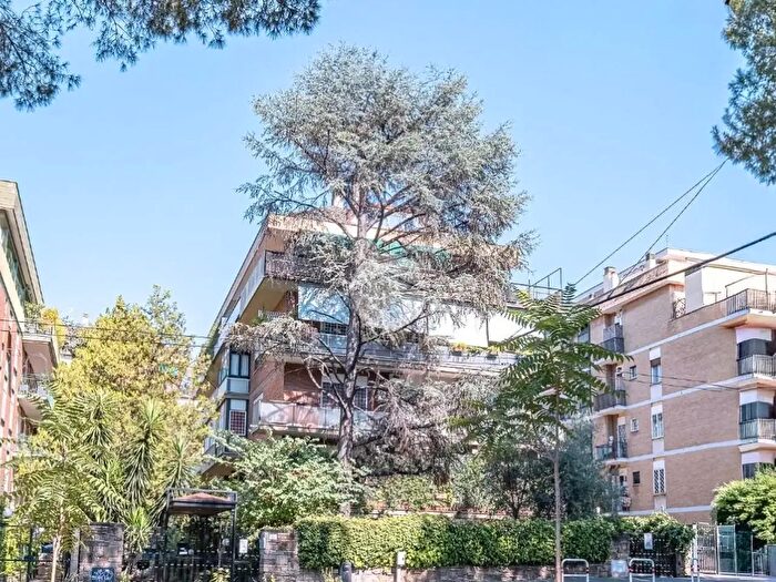 Appartamento quadrilocale in vendita in Via Laurentina, Roma