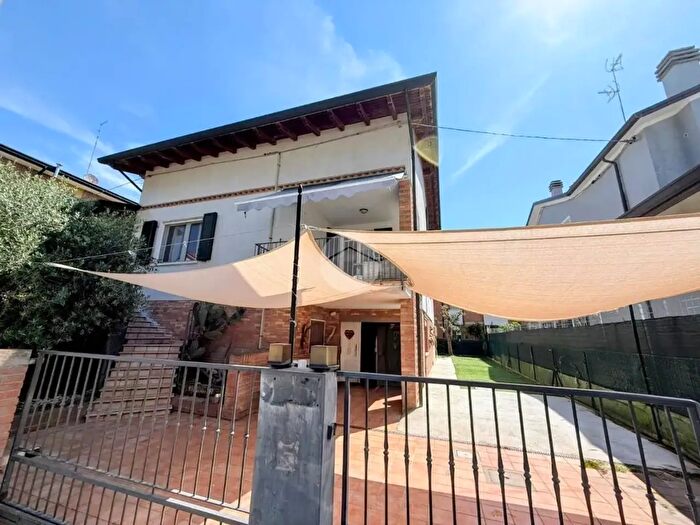 Casa con 6 locali in vendita in Viale Carlo Pisacane, Ravenna