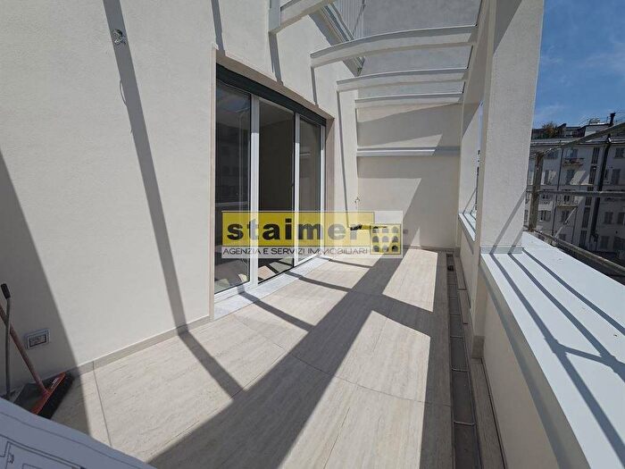 Appartamento trilocale in affitto in via Carroccio, Corso Genova, Milano