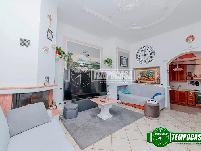 Casa trilocale in vendita in Via Giacomo Matteotti, Besate