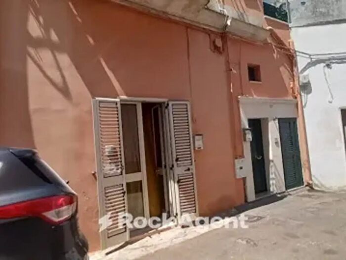 Casa con 6 locali in vendita in Via Giacosa, Cutrofiano