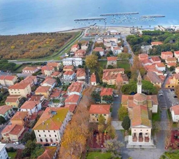 Appartamento quadrilocale in vendita in Via di Marina, Rosignano Marittimo