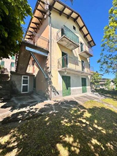 Casa con 6 locali in vendita in Via Riccardo Gherardí, Lizzano In Belvedere