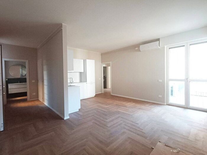 Appartamento quadrilocale in affitto in Via Achille Maiocchi, Morgagni, Milano