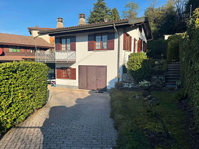 Casa quadrilocale in vendita in Cunardo