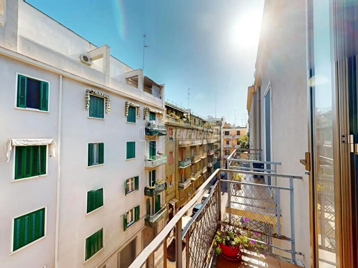 Appartamento con 5 locali in vendita in Bari